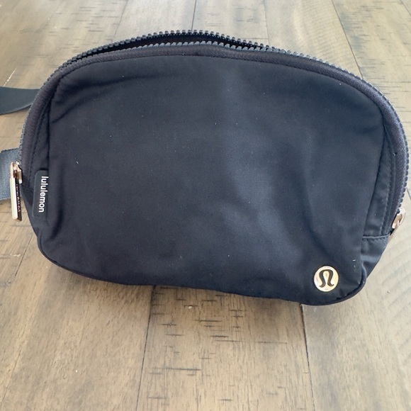 lululemon athletica Black Crossbody Bag - Picture 2 of 10
